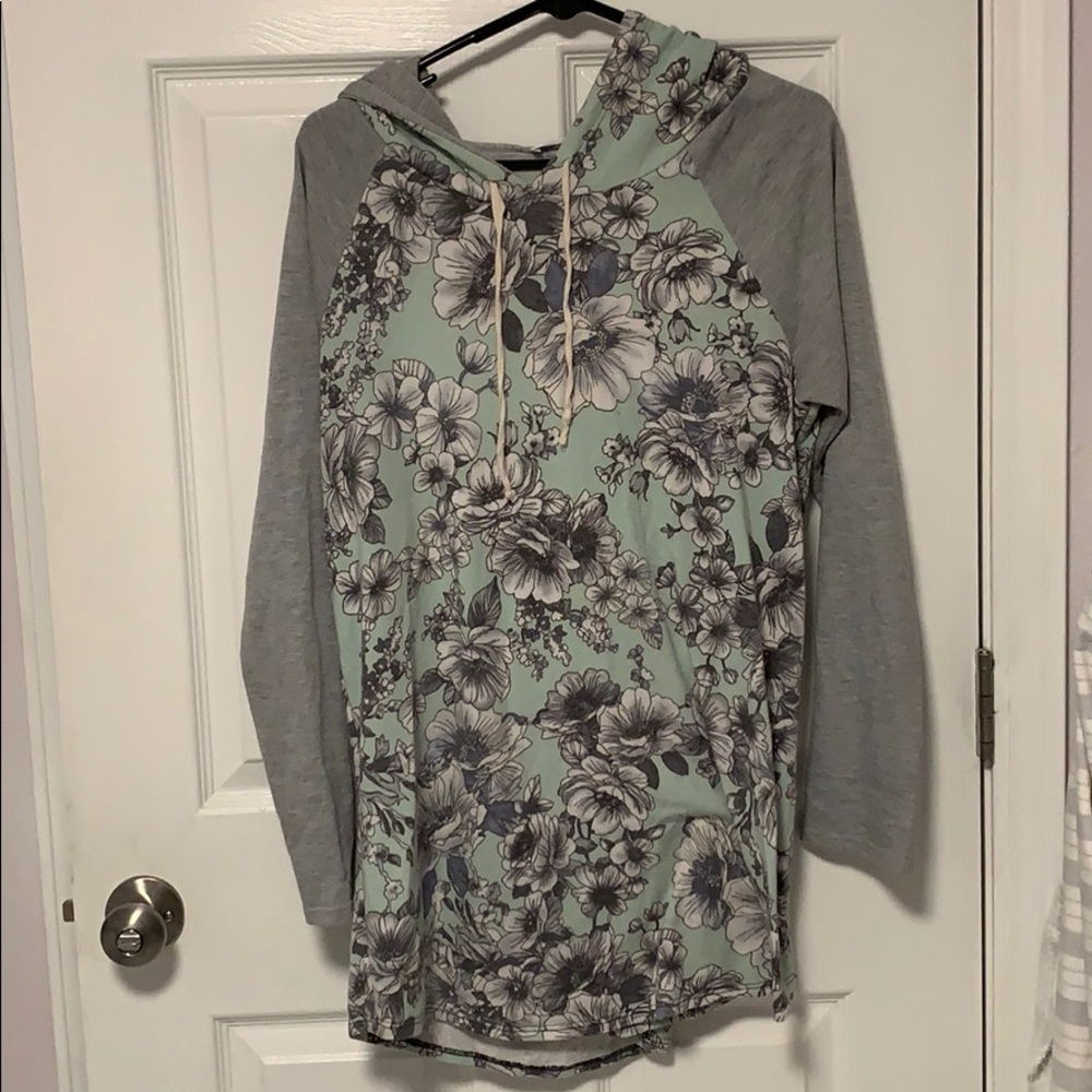 Chris and Carol maternity sweatshirt floral size L